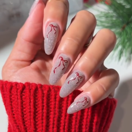 Feestelijke Nagels voor de Feestdagen: De Mooiste Trends van Dit Jaar